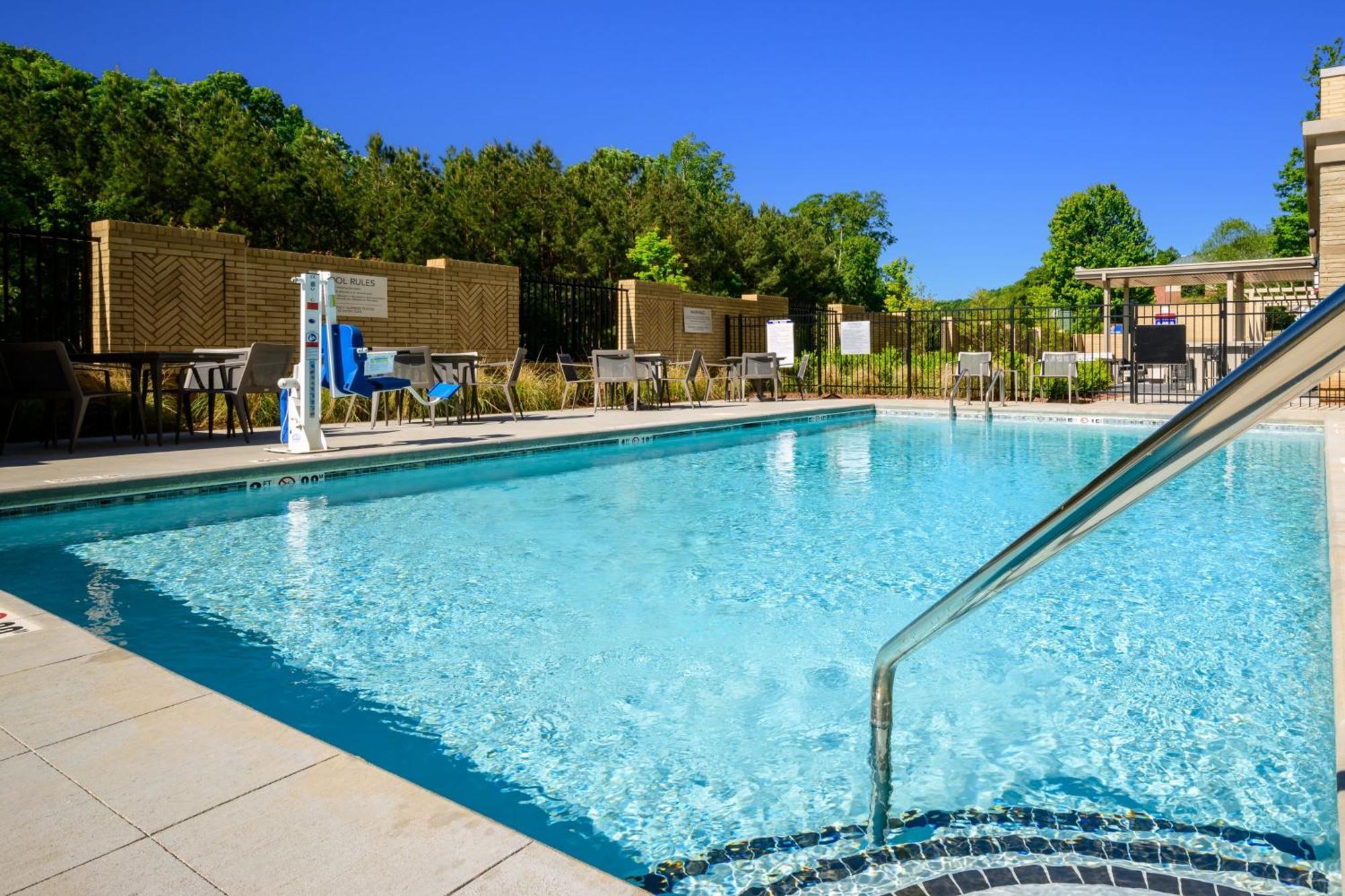 فندق Courtyard By Marriott Raleigh Cary Crossroads المظهر الخارجي الصورة