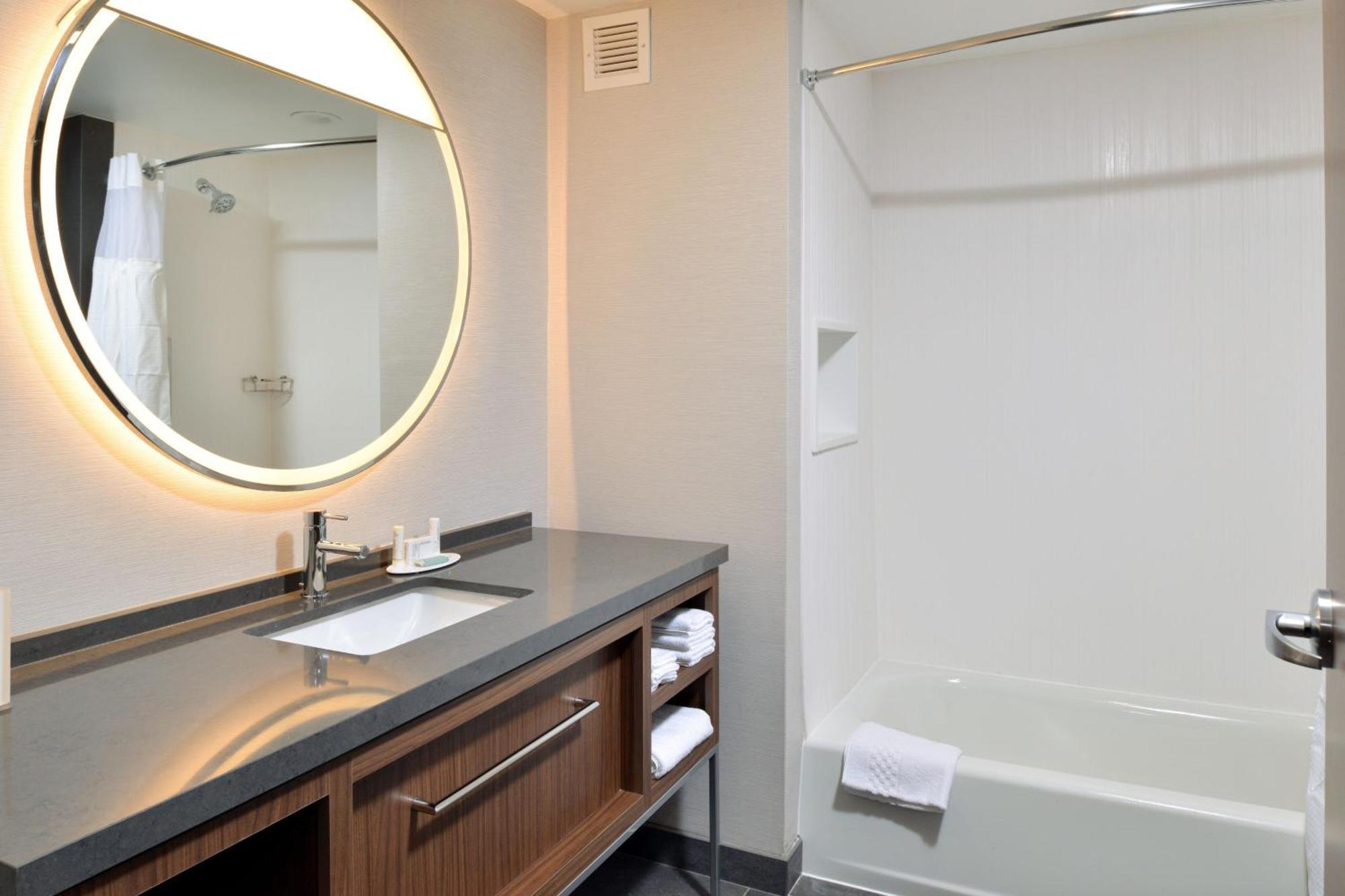 فندق Courtyard By Marriott Raleigh Cary Crossroads المظهر الخارجي الصورة