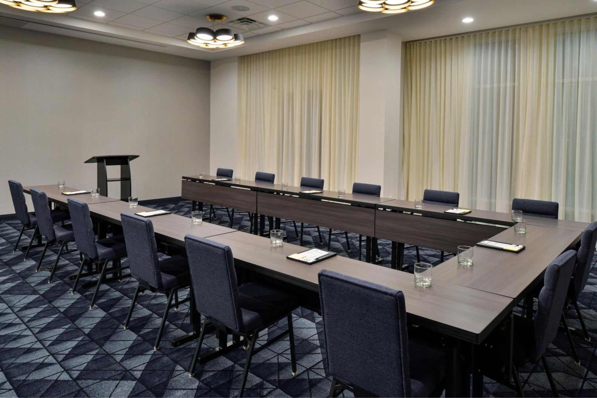 فندق Courtyard By Marriott Raleigh Cary Crossroads المظهر الخارجي الصورة
