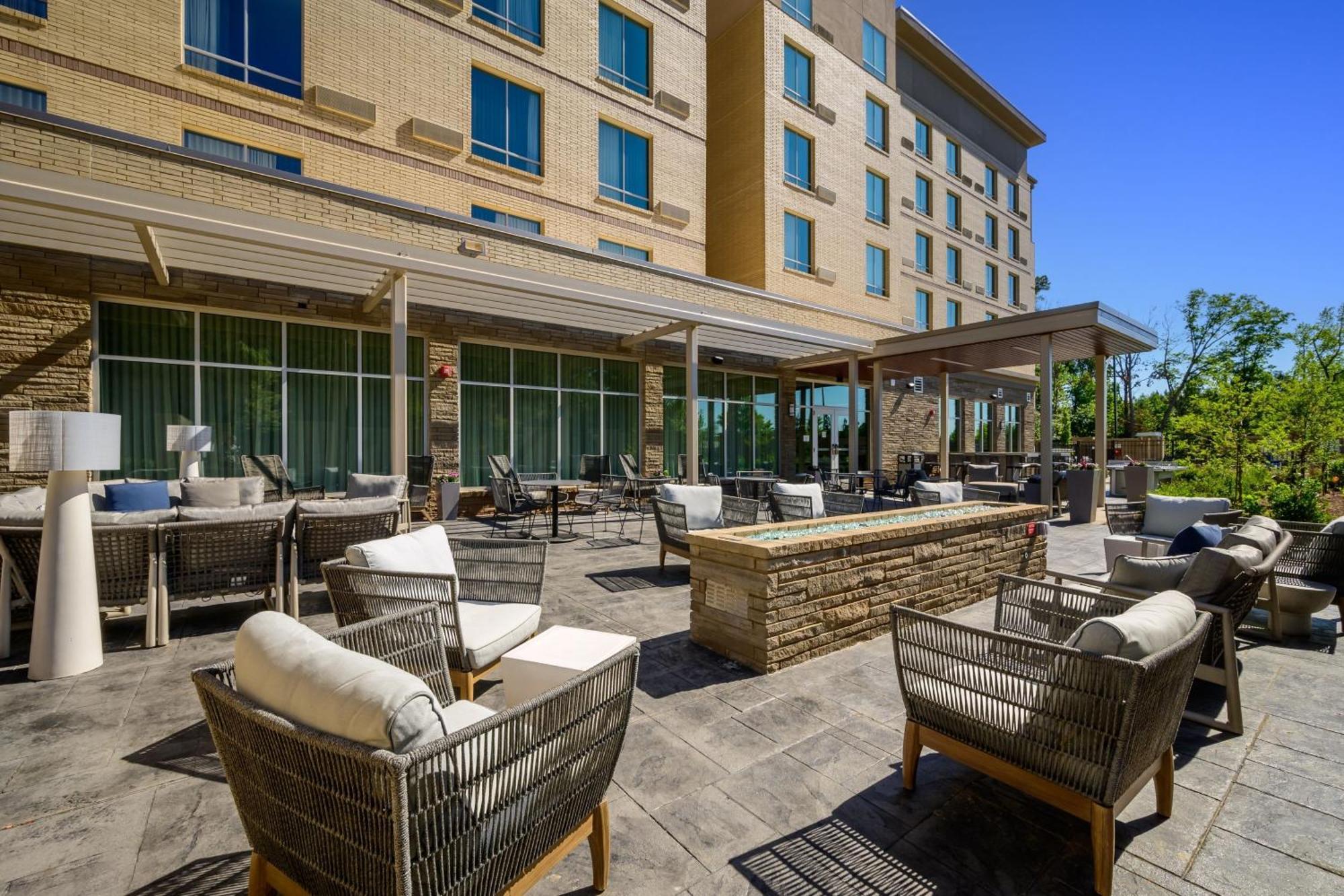 فندق Courtyard By Marriott Raleigh Cary Crossroads المظهر الخارجي الصورة